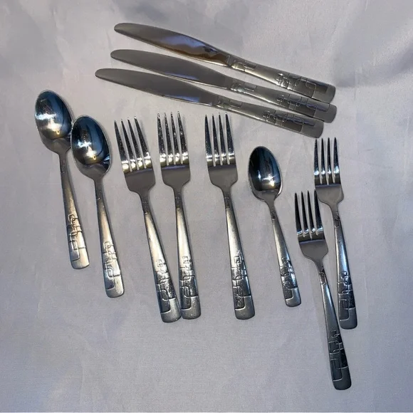Oneida Quadratic Stainless Steel Flatware Cutlery 11 Pieces Partial Set