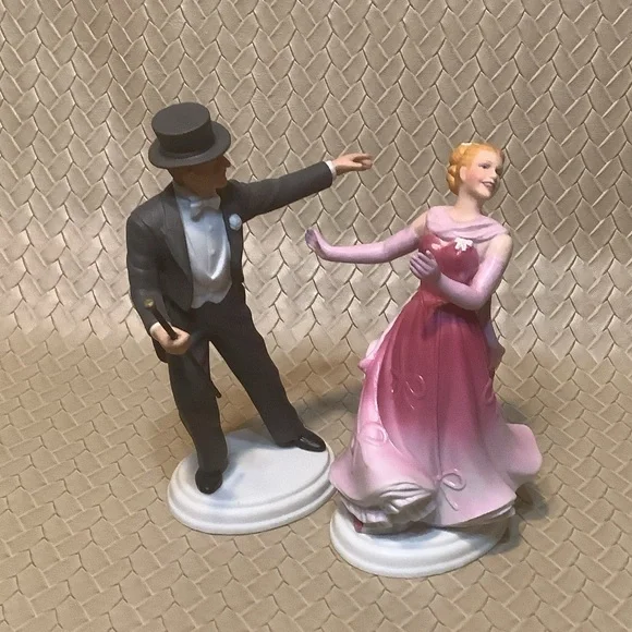 AvonVintage Images of Hollywood Fred Astaire & Ginger Rogers 1984 Figurine.