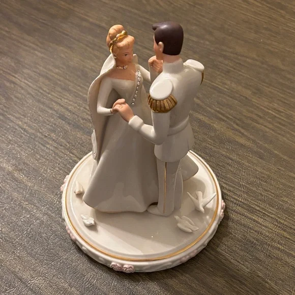 Lenox Disney Cinderella’s Wedding Day Cake Topper NEW