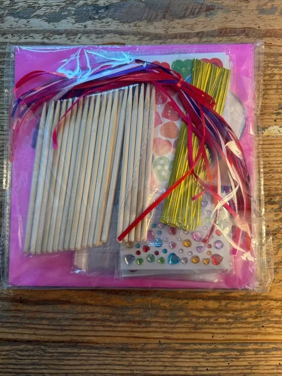 Scratch and design heart party kit