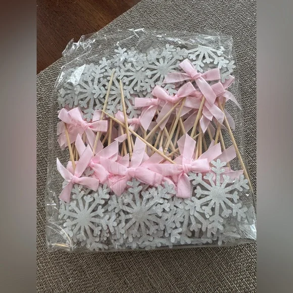 NWT Snowflake Cupcake Decor‎
