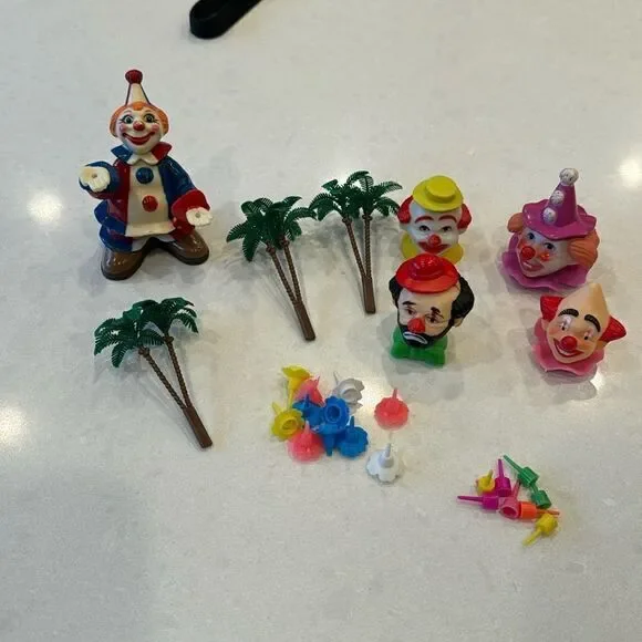 Wilton vintage clown cake toppers, so fun do it up right for your next party!!!