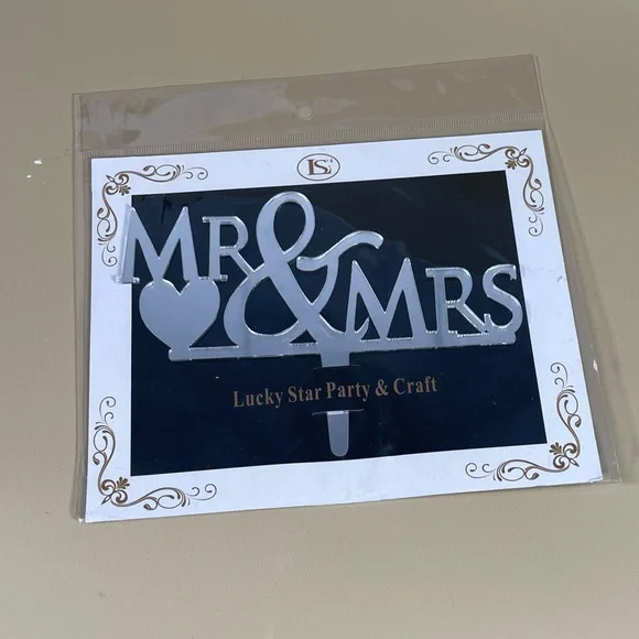 NWT Mr & Mrs Acrylic Mirrored Cake Topper with Heart