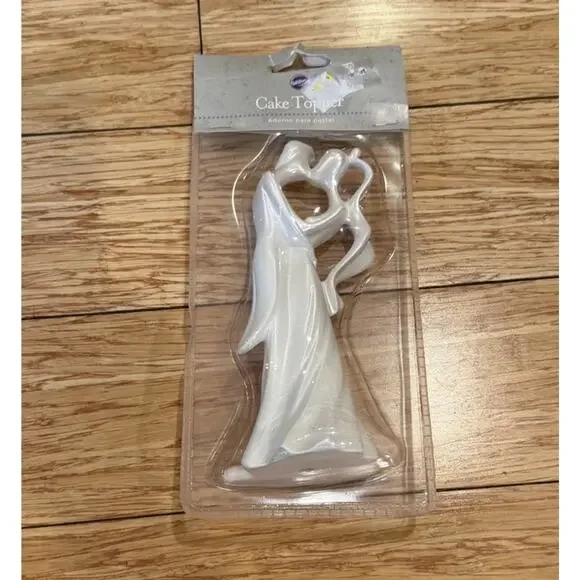 New Wilton Stock No.115-1060 First Kiss Wedding Cake Topper Modern White 6.5”