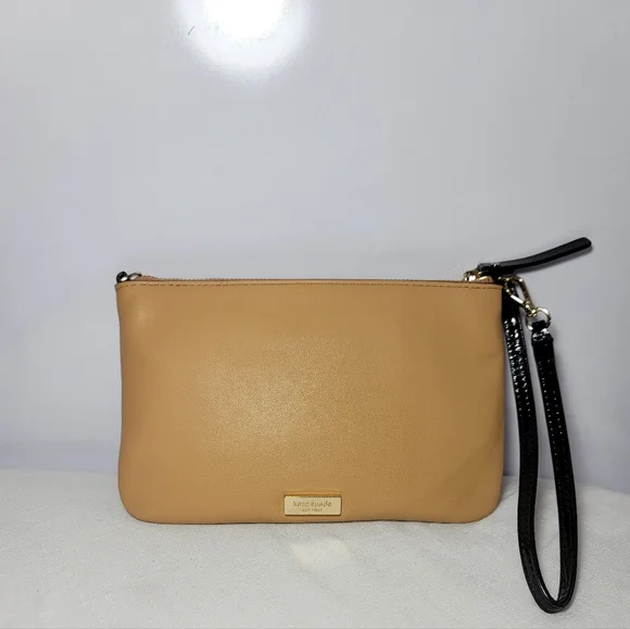 Kate spade New York Creamy Caramel Brown Wristlet.