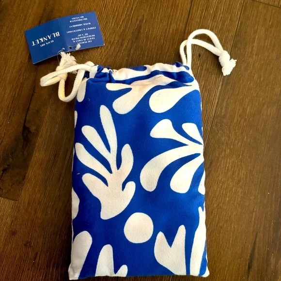 Concert picnic Blanket quick dry great gift idea! Nwt