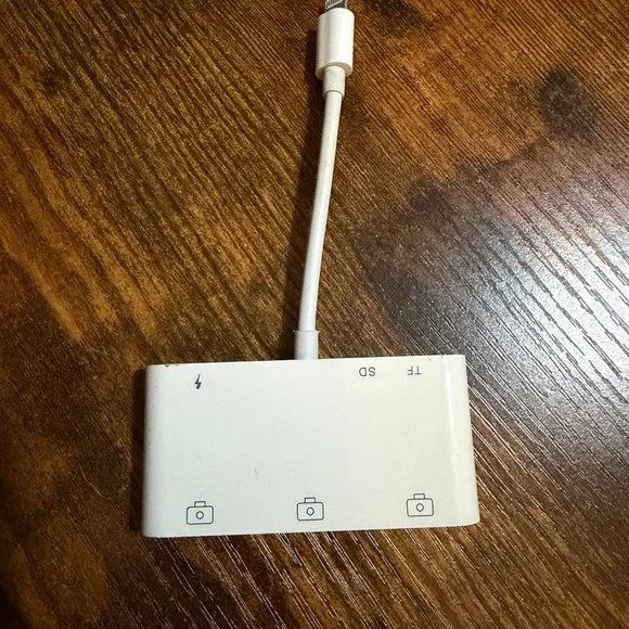 White Multi-Card/Camera Adapter Cable