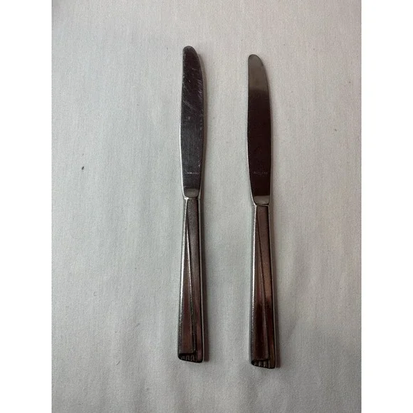 WM Rogers Set of 2 Stainless Steel Silver Dinner Knives Geometric Handle 8.5-in