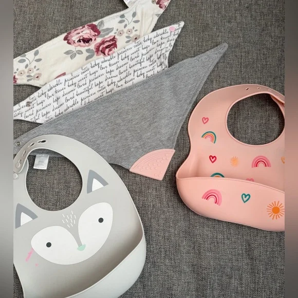 H&M And other brands Baby Bib Set 3 cloth with snaps 2 Silicone in GUC 5 Bibs
