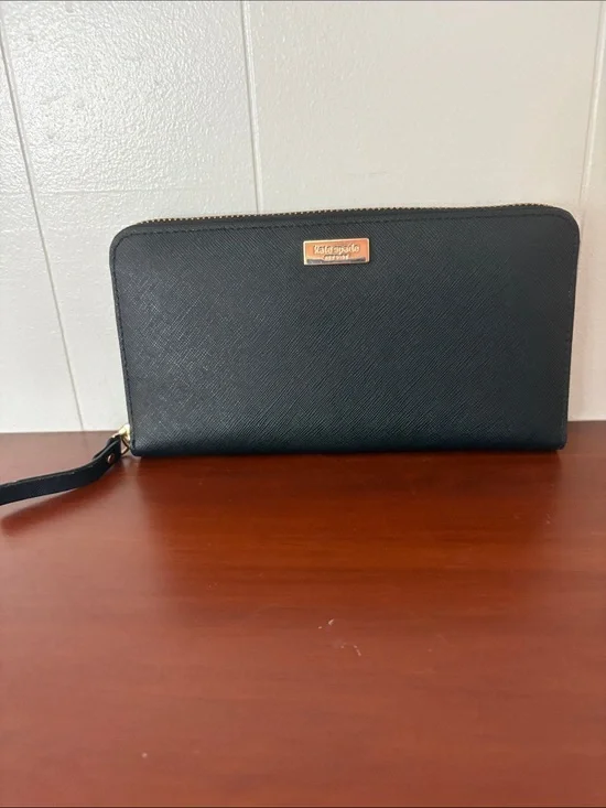 Kate Spade New York Laurel Way Neda Saffiano Black eather Zip Continental Wallet