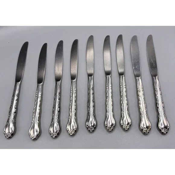 Vintage International Stainless Gigi? Unmarked Serrated Dinner Knives Set of 9