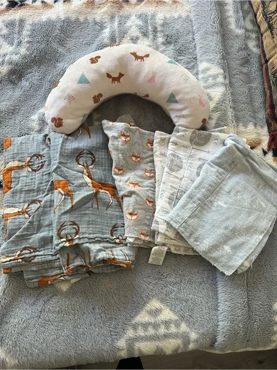 Baby Nursing Pillow and Muslin Cloth Set - Light Gray & White