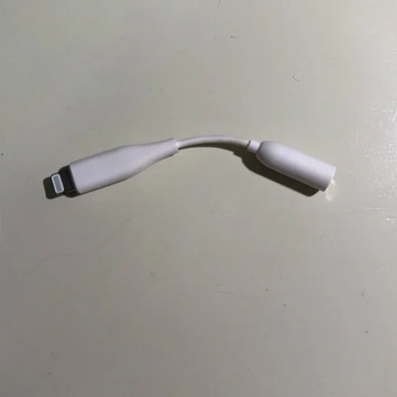 3” Lightning to Aux Audio Adapter - heyday white