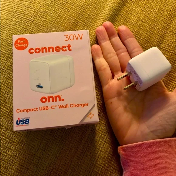 NEW Onn. 30W Wall Charger Unit with USB-C Port White, for iPhone iPad Smartphone
