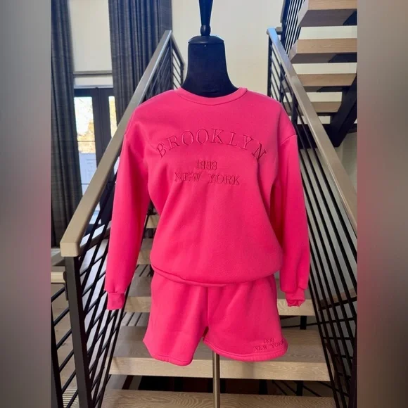 New Hot pink matching set with sweatshirt and shorts