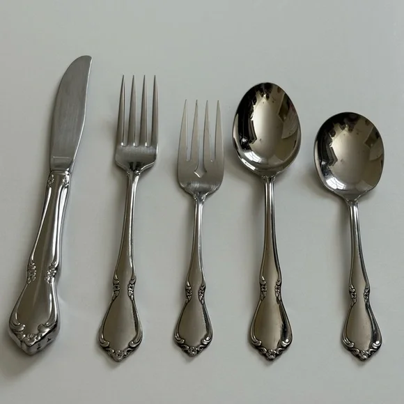 Oneidacraft Deluxe Stainless Chateau 5 Piece Setting
