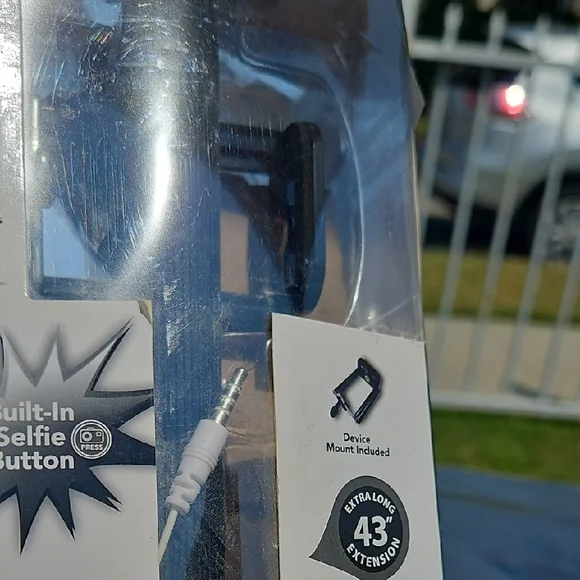 Extendable Selfie Stick with Built-In Button - Silver