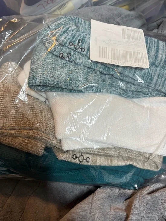 Tommy Copper socks 4 Pair tall socks. in 2 Teal, white grey NWT