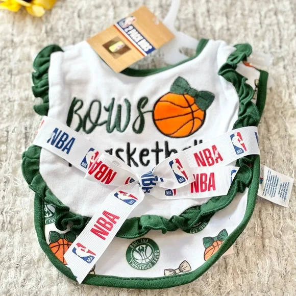 NWT NBA BUCKS 2 Pack BIBS “BOWS & BASKETBALLS on one, other MILWAUKEE BUCKS logo