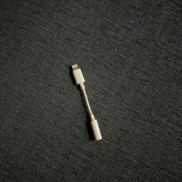 Apple White USB-Lightning Headphone Jack Adapter