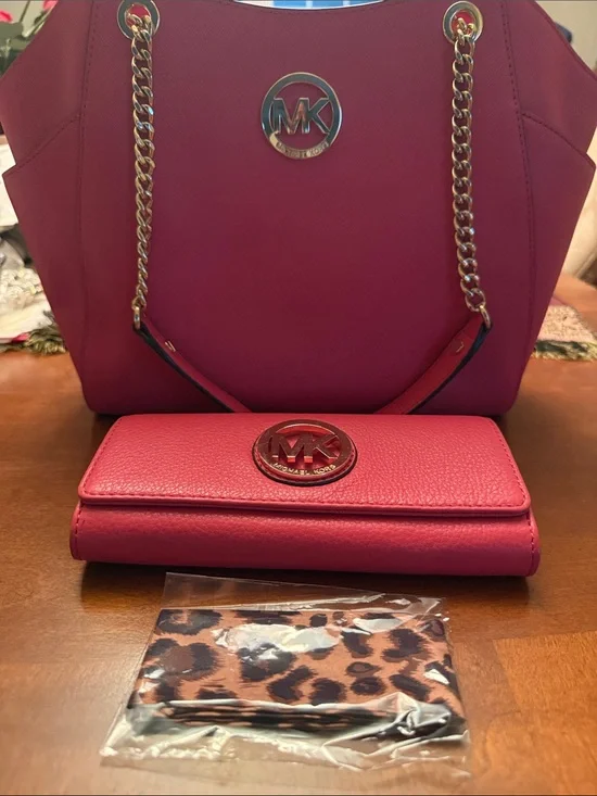 Michael Kors Jetset Tote and Matching Wallet Set