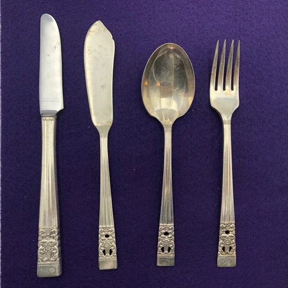 Set of 4 Serving pieces - Oneida Silver Coronation Butter Knife Spoon Fork