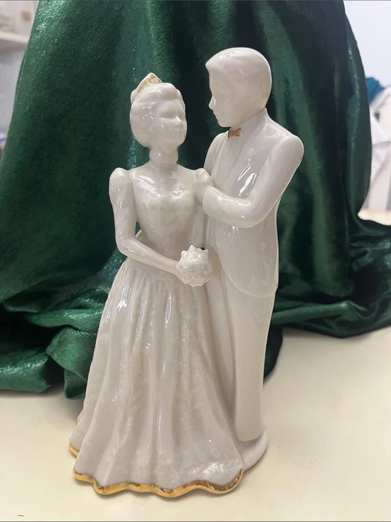 Lenox Elegant porcelain Bride Groom Figurine wedding promises cake topper New