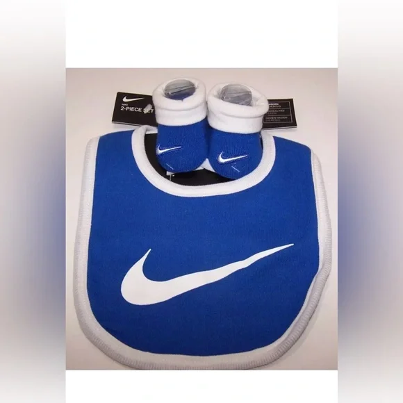 New Nike Bib and Booties Blue and White 0-6 Months Swoosh on Front 2 Piece Set