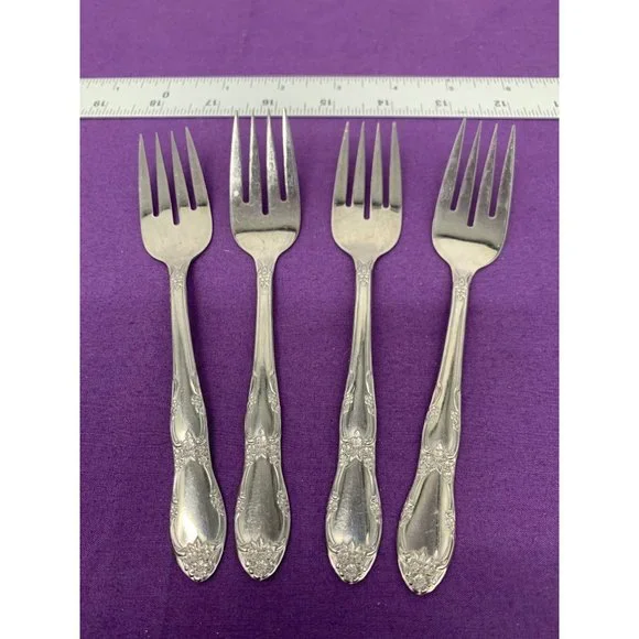 Oneida Fenway Stainless Flatware (4) 6.5