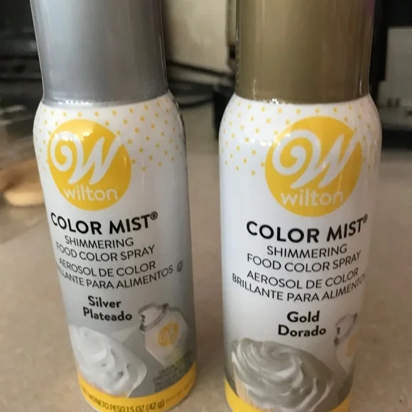 2ct Wilton 1.5oz Color Mist shimmering food color spray silver and gold NEW