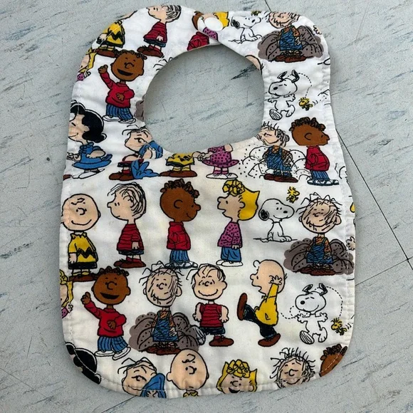 PEANUTS BIB