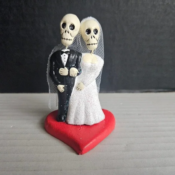 Mexican Wedding Skeletons Couple Figurine Day of the Dead Bride Groom Heart Base