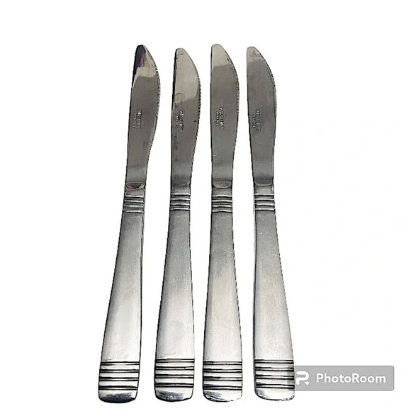 Gibson Vintage Palmore Stainless Silverware Four Piece Preowned Knife Set.
