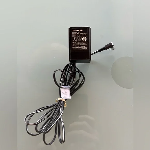 Toshiba TAC-8000BK AC telephone Adaptor Output 9V 210mA Inp 120V 60Hz 4W E-82180