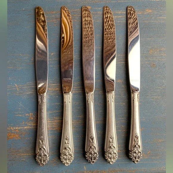 Five Queens Lace Silver Knives Set Fifteen Grams of Silver in Each Knife