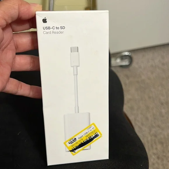 NEW Genuine Apple USB-C to SD Card Reader MAC & iPad White