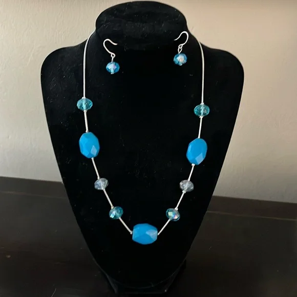 Matching Neckless & earrings set bright blue silver tone chain. Adjustable