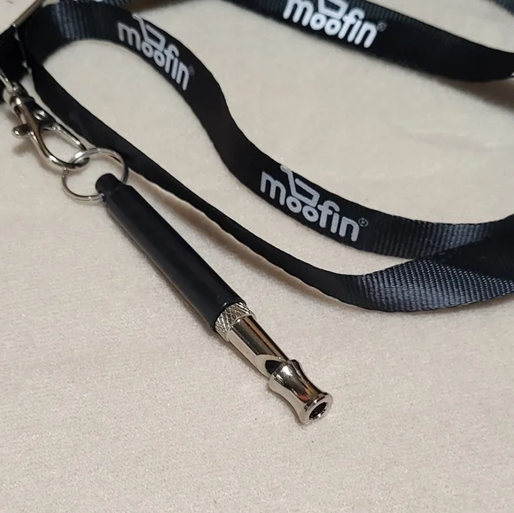 Moofin NWOT Silent Ultrasonic Sound Obedience Dog No Barking Training Whistle 🐈