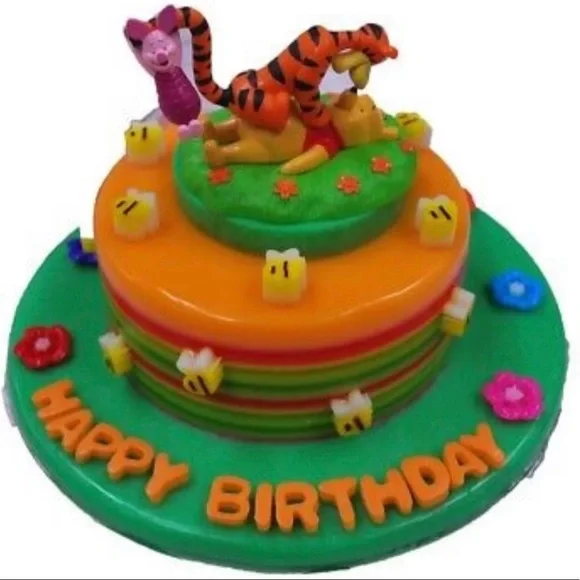Winnie the Pooh cake topper