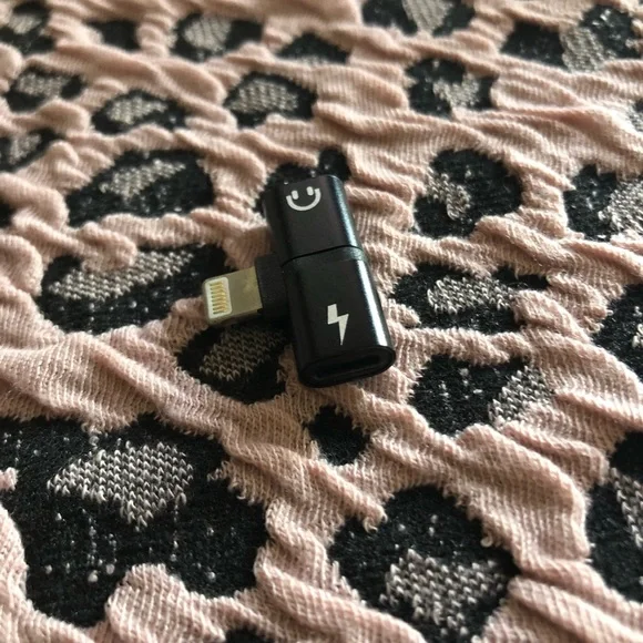 2-in-1 iPhone Adapter