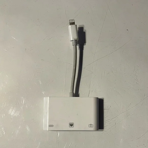 Belkin lightning port adapter