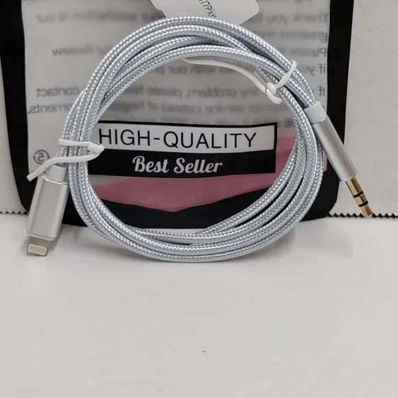 Adapter For iPhone 7 8 X XS 11 12 to 3.5mm AUX Audio Car Adapter Cord - Silver.