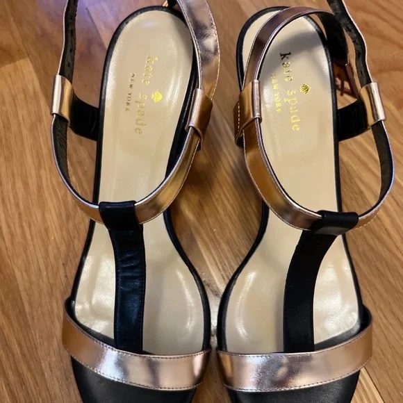 Kate spade Asha sandals gold and black T-strap