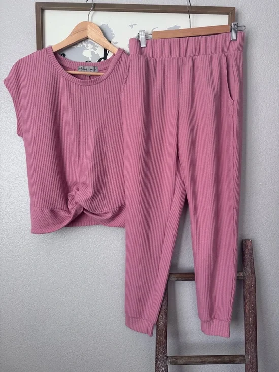 Almost Famous knit matching set small
