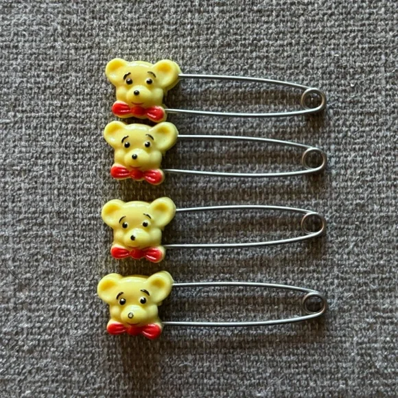 Vintage Gerber‎ diaper babies baby Yellow Bear Safety Pins for Kids