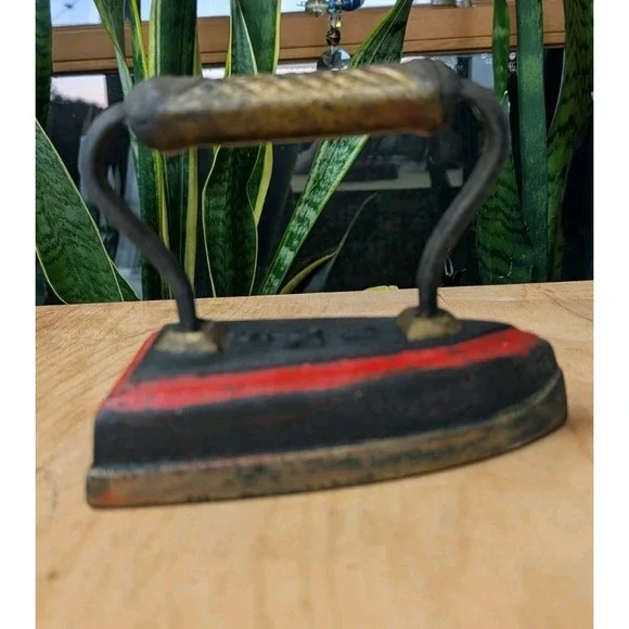 Wrought Iron Clothes Iron Door Holder U DX 6