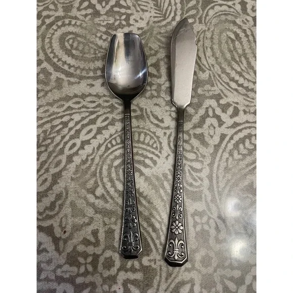 Interpur Florenz 8 Petal Stainless Flatware sugar Spoon & Butter Knife Set