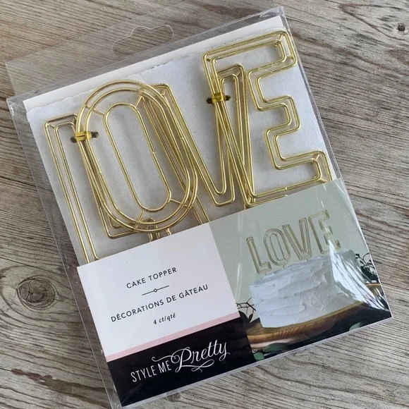 LOVE. gold-tone cake topper. Perfect for wedding, anniversary etc. Valentine’s