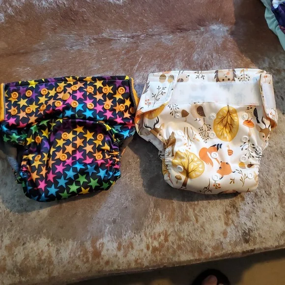 Set of 2 cloth diapers