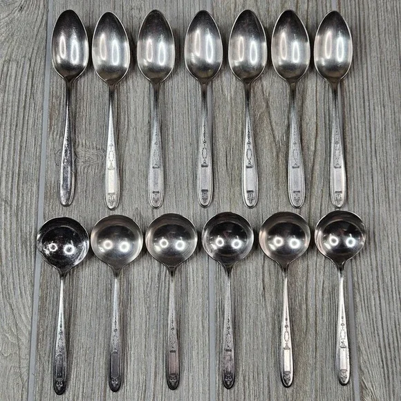 Oneida Community Plate Grosvenor Set‎ 13 Pcs Teaspoons Bouillon Soup Spoons